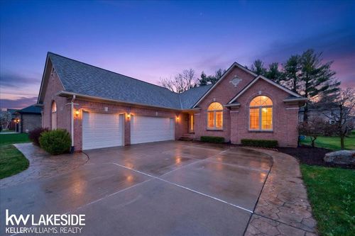 16152 Kingsway Dr, Macomb, MI, 48044-1137 | Card Image
