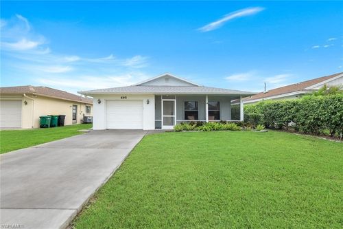 695 104th Ave N, Naples, FL, 34108-3228 | Card Image