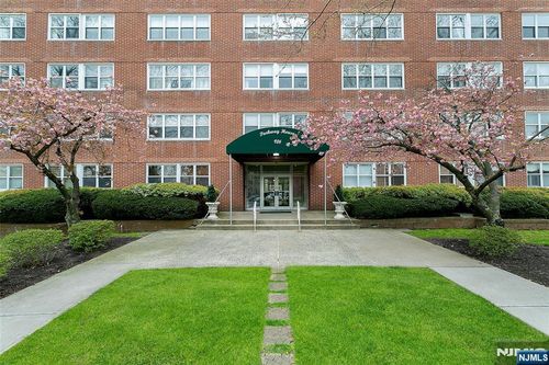 926 Bloomfield, Glen Ridge, NJ, 07028 | Card Image