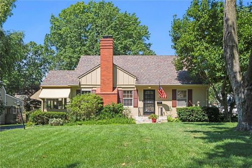5324 Fairway Rd, Fairway, KS, 66205-2636 | Card Image