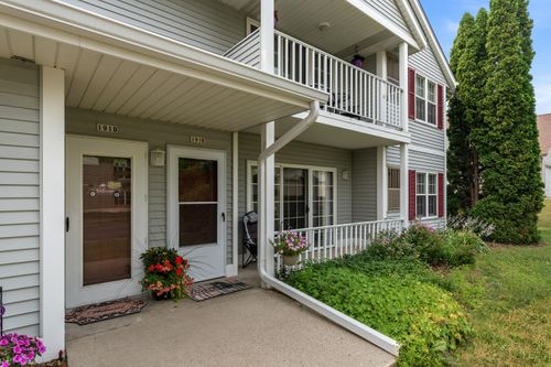 191 Bur Oak Ln, Grafton, WI, 53024-2965 | Card Image