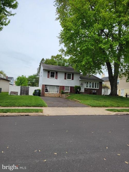 303 Willard Rd, Hatboro, PA, 19040-2427 | Card Image