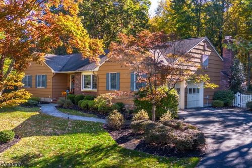 32 Radcliffe Dr, Succasunna, NJ, 07876-1066 | Card Image