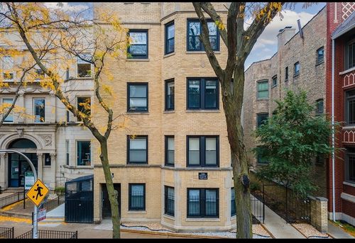 1n-646.5 W Roscoe St, Chicago, IL, 60657 | Card Image