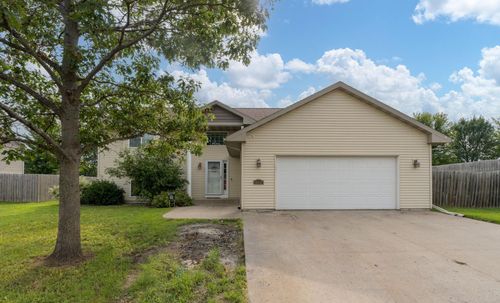 329 Crystal Cir, Mankato, MN, 56001-7628 | Card Image