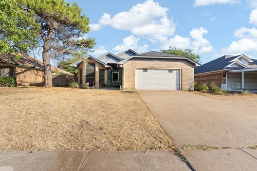 1060 Parkhill Avenue, Saginaw, TX, 76179 | Card Image