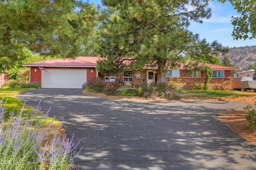 1151 Pine Grove Road, Klamath Falls, OR, 97603 | Card Image