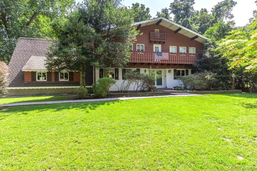 1 Valleywood Court W, Smithtown, NY, 11780 | Card Image