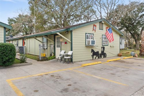 apt-3-2200 Peach Ave, Bay City, TX, 77414-6258 | Card Image