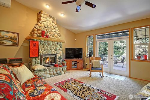 628 N Sunset Dr, Camano Island, WA, 98282-7322 | Card Image