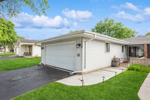 1008 Shannock Ln, Schaumburg, IL, 60193-3757 | Card Image