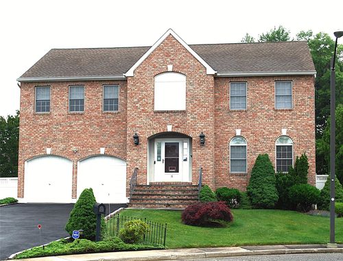 15 Howard Ct, Plainview, NY, 11803-3200 | Card Image