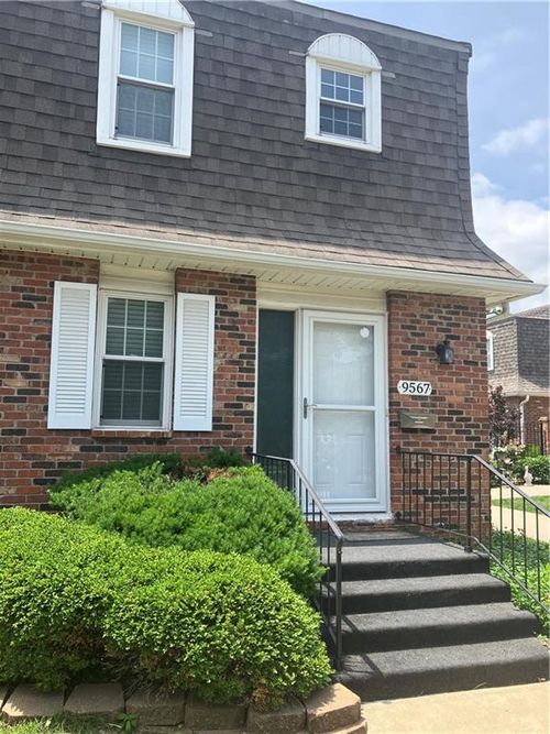 9567 Perry Ln, Overland Park, KS, 66212-5153 | Card Image