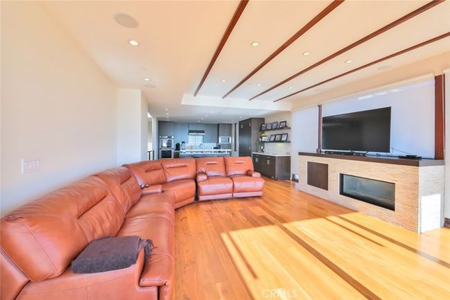 104 Manhattan Ave, Townhouse with 4 bedrooms, 4 bathrooms and 4 parking in Manhattan Beach CA | Image 16