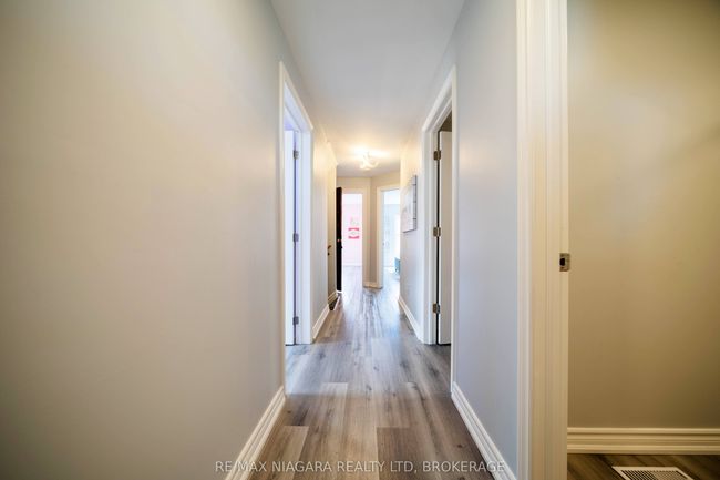 4749 Epworth Cir, House other with 4 bedrooms, 3 bathrooms and 4 parking in Niagara Falls ON | Image 20