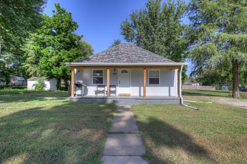 717 N Adams St, Nevada, MO, 64772-1301 | Card Image