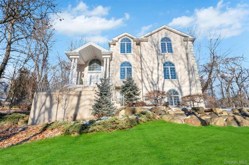 141 Shore Rd, Mount Sinai, NY, 11766-1223 | Card Image