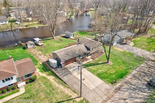 5936 Wellington Dr, Clarkston, MI, 48346-3465 | Card Image