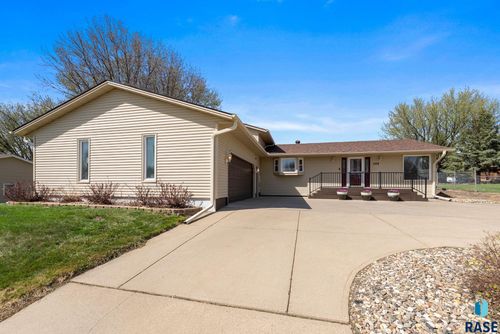 208 E 7th St Street, Crooks, SD, 57020 | Card Image