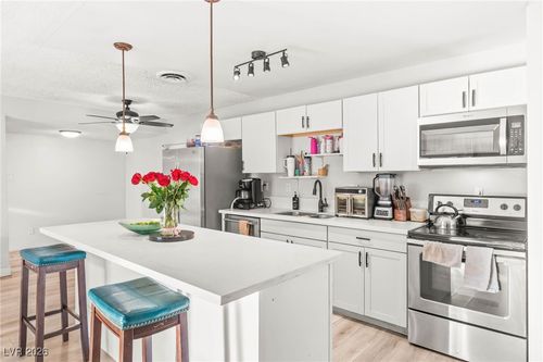 3700 Palomar Ave, Las Vegas, NV, 89110-4324 | Card Image