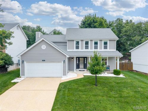 231 Oakbriar Farm Dr, Ballwin, MO, 63021-7926 | Card Image