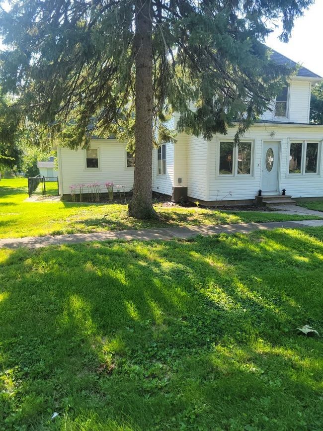 202 S Birch St, House other with 3 bedrooms, 2 bathrooms and 2 parking in Wenona IL | Image 23