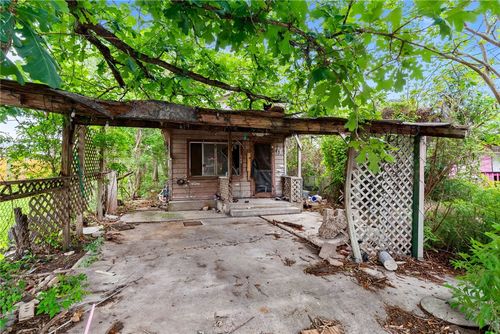 808 Elesa St, Corpus Christi, TX, 78405-2526 | Card Image