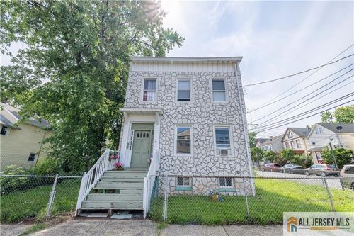 88 Hassart St, New Brunswick, NJ, 08901-2556 | Card Image