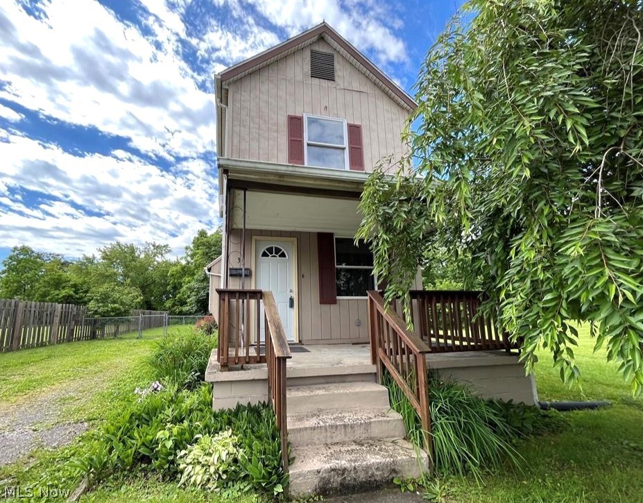 Ella St, Girard, OH 44420