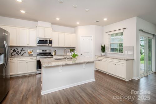 150 W Morehouse Ave, Mooresville, NC, 28117-6986 | Card Image