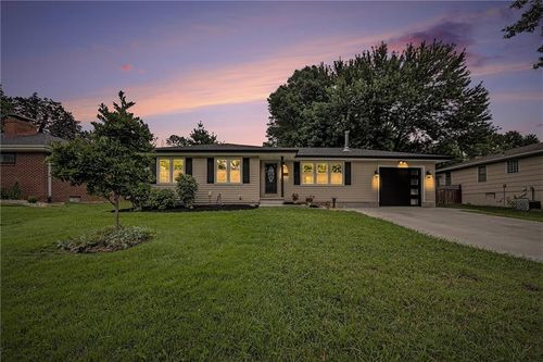 3205 Doniphan Ave, Saint Joseph, MO, 64507-1914 | Card Image