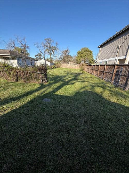 7009 Roswell St, Houston, TX, 77022-4903 | Card Image
