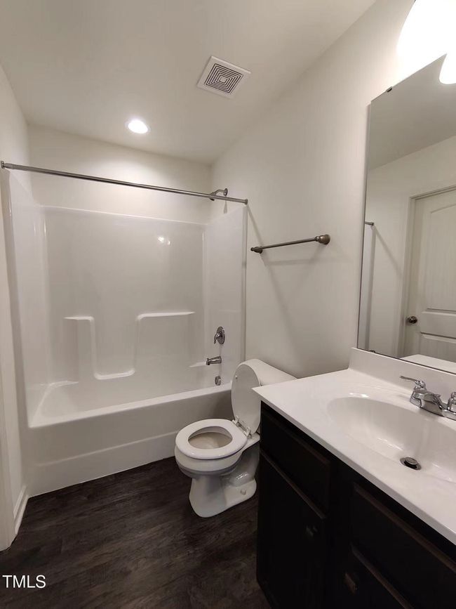 first floor bath | Image 11