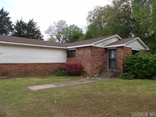 660 W Cherry St, Piggott, AR, 72454-1411 | Card Image