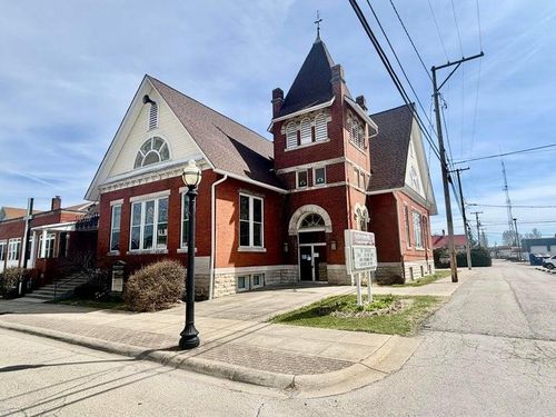 13 E High St, Jeffersonville, OH, 43128-1008 | Card Image