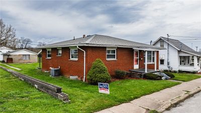 606 Division Street, House other with 2 bedrooms, 1 bathrooms and null parking in Parkersburg WV | Image 1