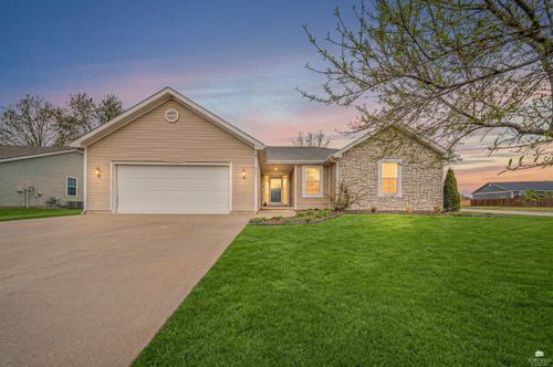 4044 Bald Eagle Dr, Manhattan, KS, 66502-1460 | Card Image