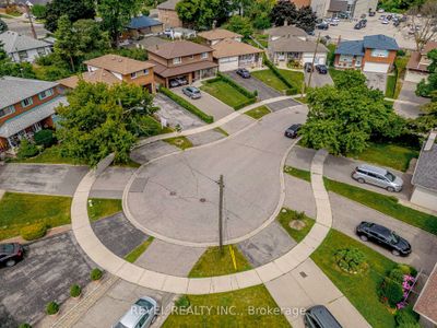 39 Hackmore Ave, House other with 3 bedrooms, 2 bathrooms and 6 parking in Etobicoke ON | Image 2