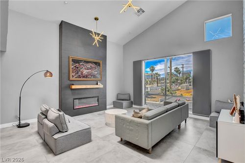 121 S 11th St, Las Vegas, NV, 89101-5605 | Card Image
