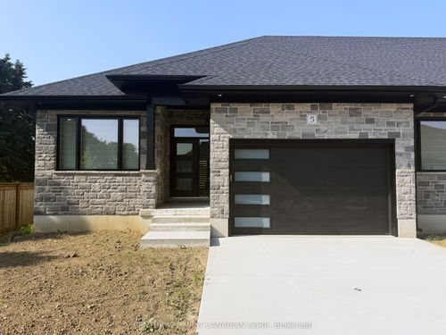 5-32 Postma Cres, Ailsa Craig, ON, N0M1A0 | Card Image