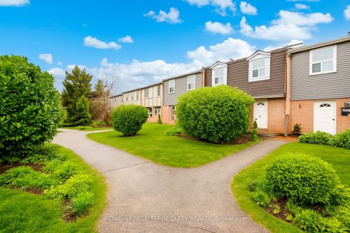 45-1050 Shawnmarr Rd, Mississauga, ON, L5H3V1 | Card Image