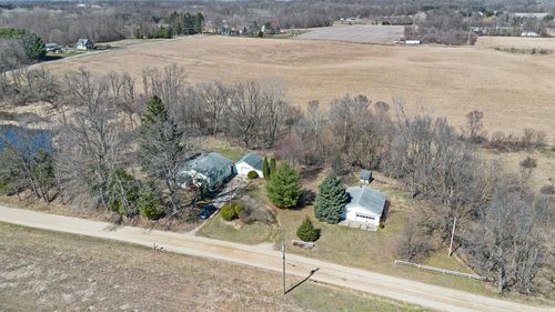 9007 Lake Rd, Berrien Center, MI, 49102-9723 | Card Image