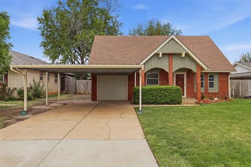 703 Crestmoor Dr, Moore, OK, 73160-5827 | Card Image