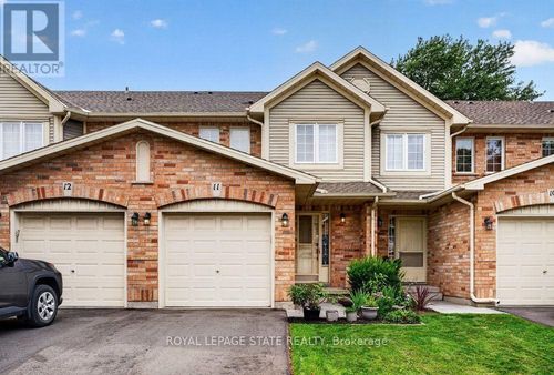 11-44 Frances Avenue, Hamilton (Stoney Creek), ON, L8E5V6 | Card Image