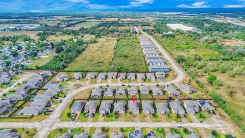 985 Lake View Cir W, Brookshire, TX, 77423-4515 | Card Image