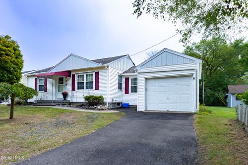 9 Moch Ter, Rensselaer, NY, 12144-2525 | Card Image