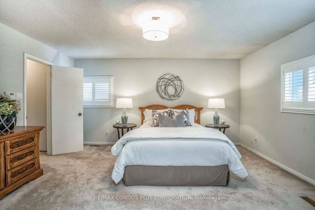 1681 Medallion Crt, House other with 5 bedrooms, 3 bathrooms and 4 parking in Mississauga ON | Image 21