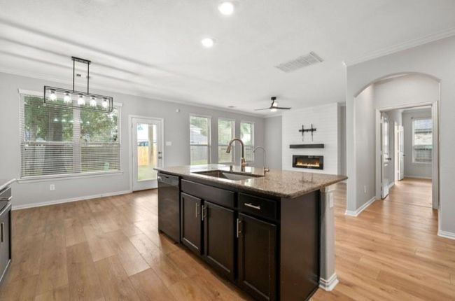 910 S Chamfer Way, House other with 4 bedrooms, 3 bathrooms and 2 parking in Crosby TX | Image 12