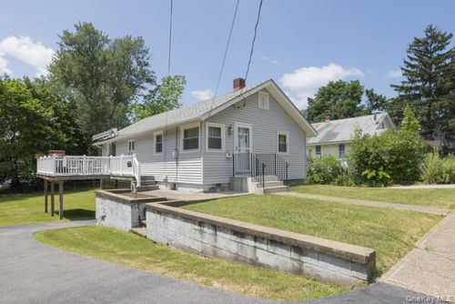 8 Murray Ave, Goshen, NY, 10924-1809 | Card Image