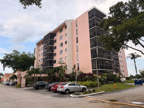 308-20840 San Simeon Way, Miami, FL, 33179 | Card Image